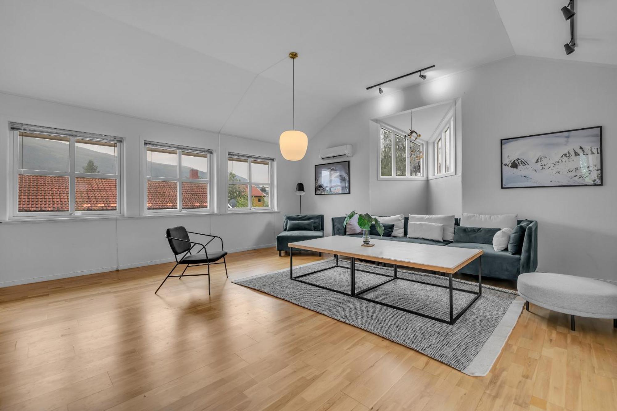 Central Large Modern House With A View Tromso Exterior photo
