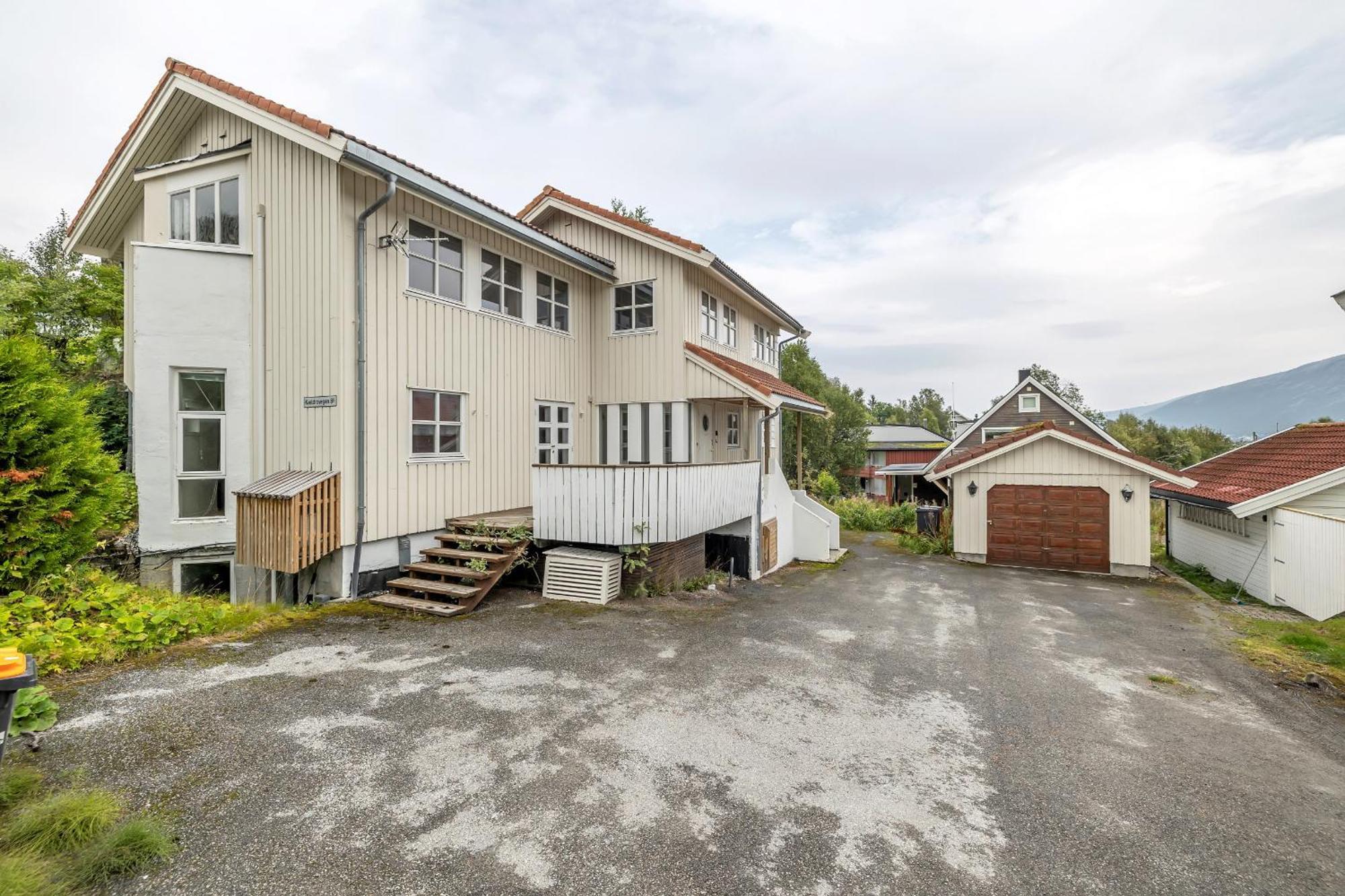 Central Large Modern House With A View Tromso Exterior photo